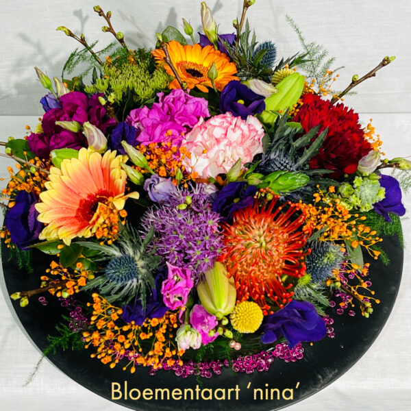 bloementaarten incl onderbord vele kleuren mogeijk , eustoma ,roos, gerbera , groensoorten ,afhankelijk van het aanbod