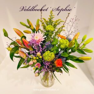 veldboeket "Sophie" , lelie , chrijsant , roos, gerbera, Solidago ,groensoorten