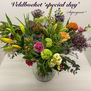 veldboeket "special day" mooi groot boeket , vele soorten bloemen die er op dat moment aanwezig zijn