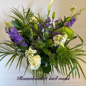 rouwboeket incl vaas , lelie ,gerbera ,roos , groensoorten ,scabiosa , eustoma