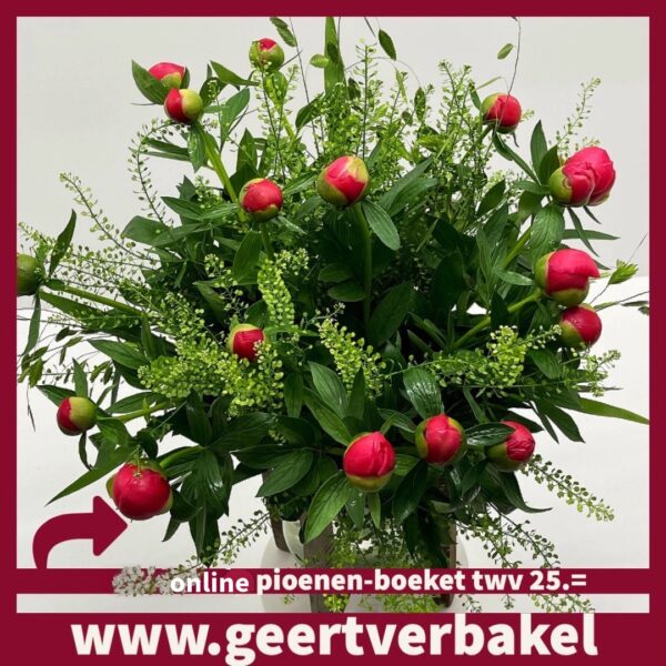 Pioenen boeket met bijmatrialen